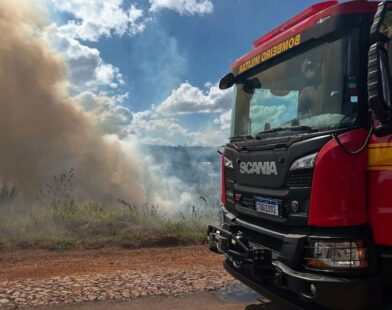 Incêndios em terrenos afetam serviços e imóveis em cidades do Centro-Oeste