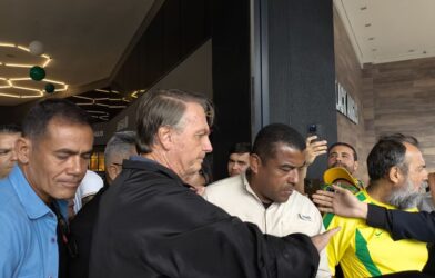 Indisposto, Jair Bolsonaro deixa evento em frigorífico de Goiânia