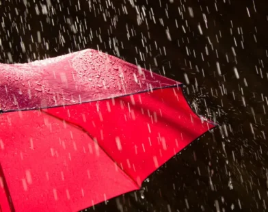 Inmet emite alerta vermelho para volume de chuvas no RS
