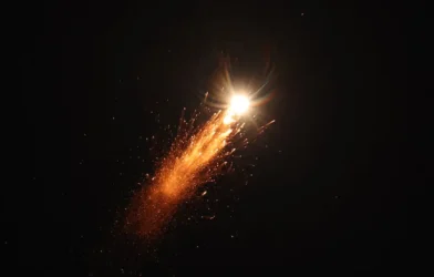 Israel bombardeia Teerã e alerta população próxima de usinas nucleares