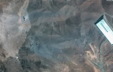 Israel bombardeia prisão política e central nuclear no Irã
