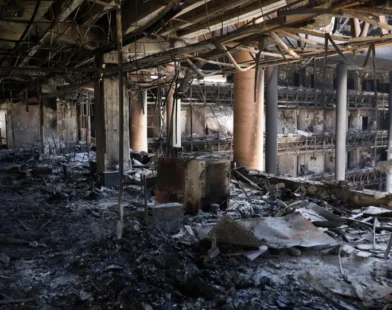 Israel intensifica ataques ao Irã após míssil atingir hospital