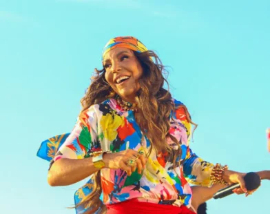 Ivete Sangalo anuncia turnê de samba que homenageia Clara Nunes e começa em SP