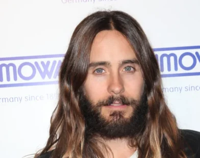 Jared Leto é acusado de má conduta sexual; artista nega acusações