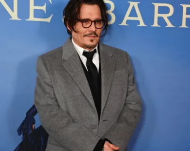 Johnny Depp faz raros comentários sobre ter criado os filhos em França