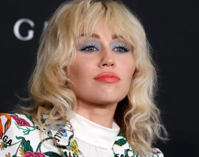 Miley Cyrus revela como escondia gastos em drogas do seu contabilista