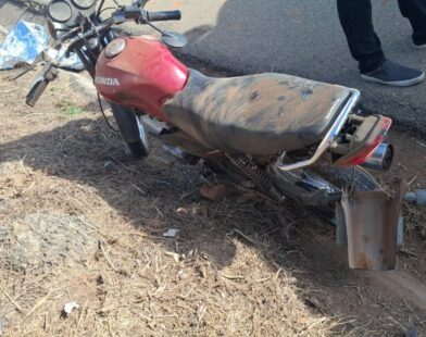Motociclista inabilitado morre após bater em barranco na BR-262, em Nova Serrana