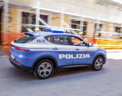 Mulher provoca parto e atira recém-nascido pelo vaso sanitário na Itália