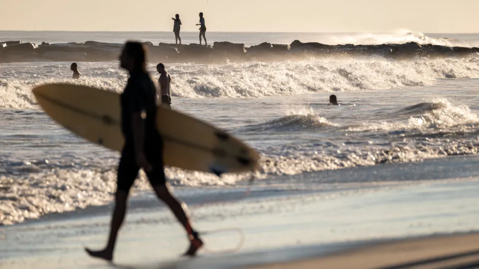 Mundial de Surfe: Brasil defende domínio em futuro palco das Olimpíadas