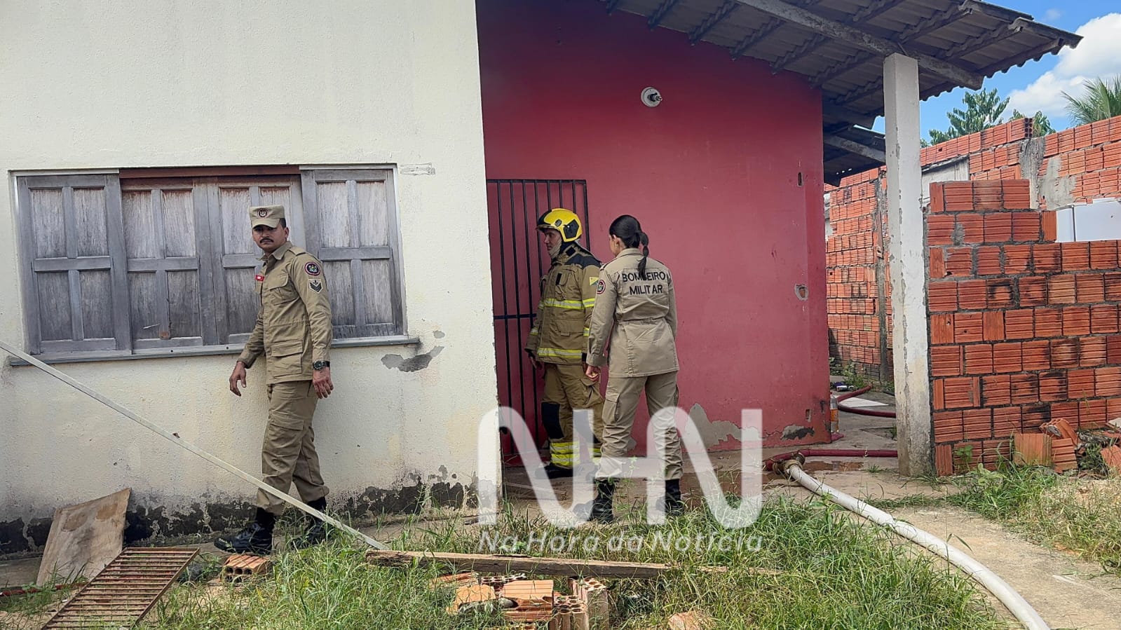 Na Guerra De Facções Quartel-General Do Crime é Incendiado