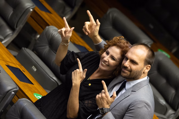 Nikolas cobra ação de Hugo Motta sobre prisão decretada de Zambelli