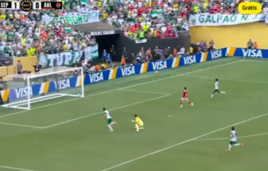 Palmeiras marca dois gols contra o Al Ahly e jogo é interrompido; veja