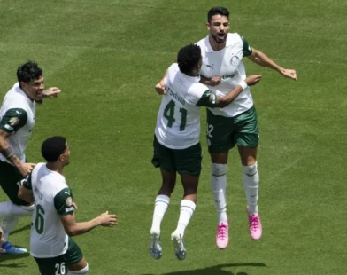 Palmeiras vence o Al Ahly por 2 a 0 e lidera o Grupo A do Mundial