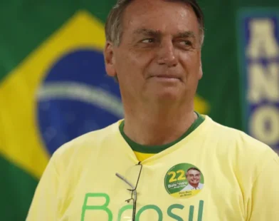 Pix de Bolsonaro para filho nos EUA pode escapar de tributação; entenda os motivos