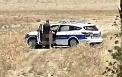 Policiais são flagrados fazendo sexo na viatura em plena luz do dia