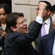 Pré-candidato à Presidência da Colômbia é baleado em palanque; vídeo