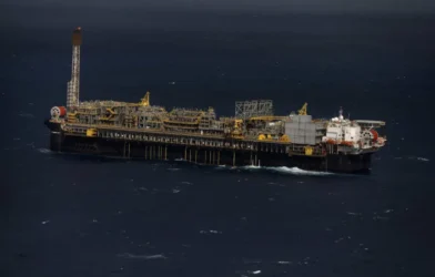 Preço do petróleo tende a subir com ataque dos EUA ao Irã, afirma Durigan