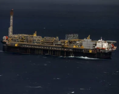 Preço do petróleo tende a subir com ataque dos EUA ao Irã, afirma Durigan