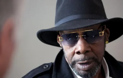 R. Kelly é hospitalizado após sofrer overdose, e advogado acusa penitenciária