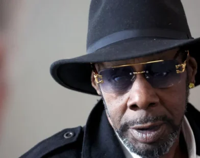 R. Kelly é hospitalizado após sofrer overdose, e advogado acusa penitenciária