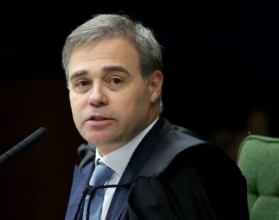 Regulação das redes no STF: Mendonça retoma voto após defender “democracia digital”