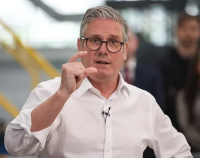 Reino Unido deve se preparar para vencer guerras, diz Starmer sobre gasto de US$ 2 bi em fábricas de armas