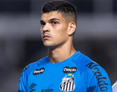 Santos tenta segurar Gabriel Brazão e admite negociação por João Paulo
