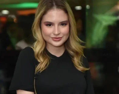 Sophia Valverde, a 'Poliana' do SBT, anuncia noivado após 3 meses de namoro