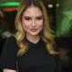 Sophia Valverde, a 'Poliana' do SBT, anuncia noivado após 3 meses de namoro