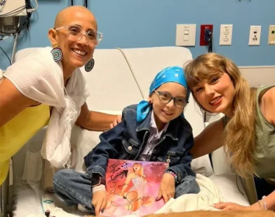 Taylor Swift visita hospital infantil na Flórida e emociona crianças e funcionários