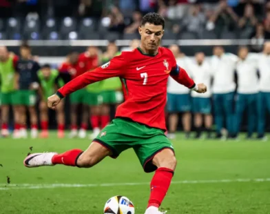 'Tenho muitos títulos, mas nada melhor que ganhar por Portugal', diz CR7