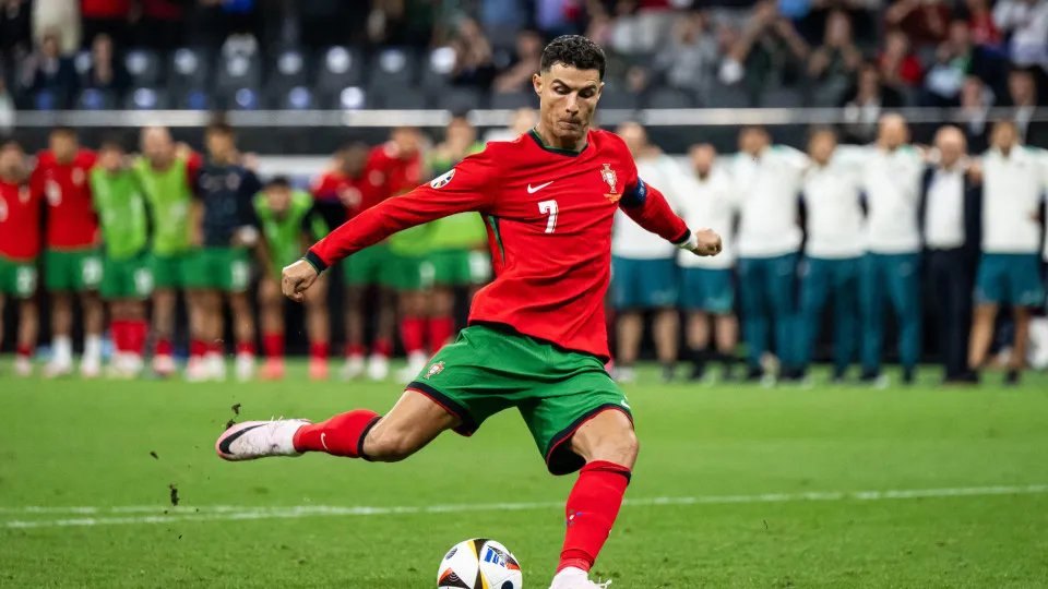 'Tenho muitos títulos, mas nada melhor que ganhar por Portugal', diz CR7