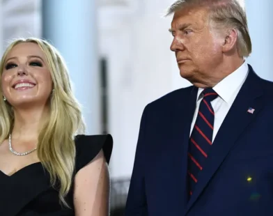 Tiffany Trump, filha do presidente dos EUA, dá à luz seu primeiro filho