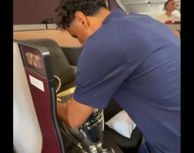 Todo o cuidado é pouco! Troféu da Champions viajou assim para Paris