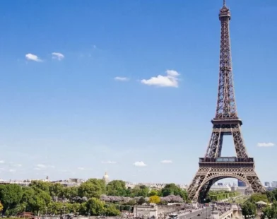 Torre Eiffel será iluminada com cores da bandeira do Brasil nesta quinta-feira
