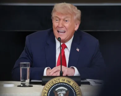 Trump deixa 'aviso' a Musk: "Se fosse ele, gostaria de falar comigo"