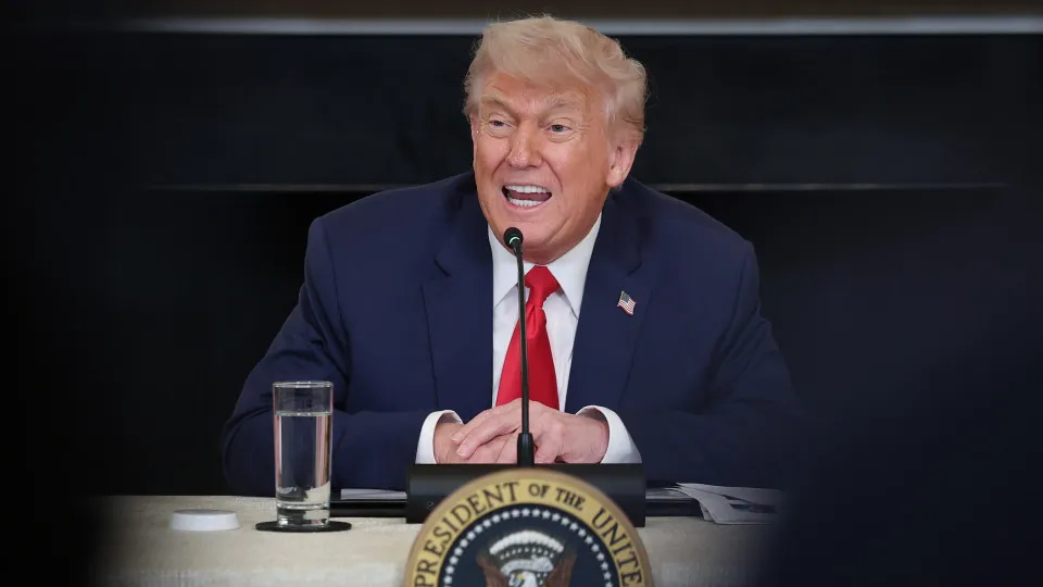 Trump deixa 'aviso' a Musk: "Se fosse ele, gostaria de falar comigo"