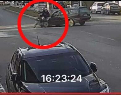 VÍDEO: Casal é arremessado após moto ser atingida por carro em MG
