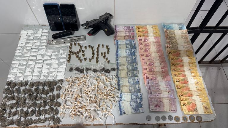 VÍDEO - Trio é detido com armas, drogas e dinheiro em Sooretama; de acordo com a Polícia, um dos suspeitos pode estar ligado a duplo homicídio