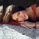 Veja fotos da época de modelo da freira bonita que viralizou