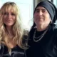 Vocalista do Faster Pussycat fala sobre noiva que caiu de cruzeiro
