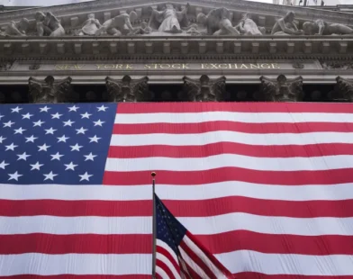 Wall Street abre em alta enquanto China critica interferência dos EUA